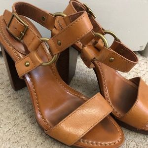 Classic, strappy Frye sandals!